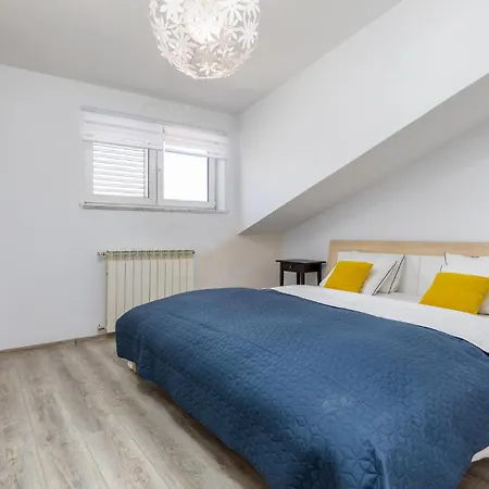 Apartment In With Wifi Pula